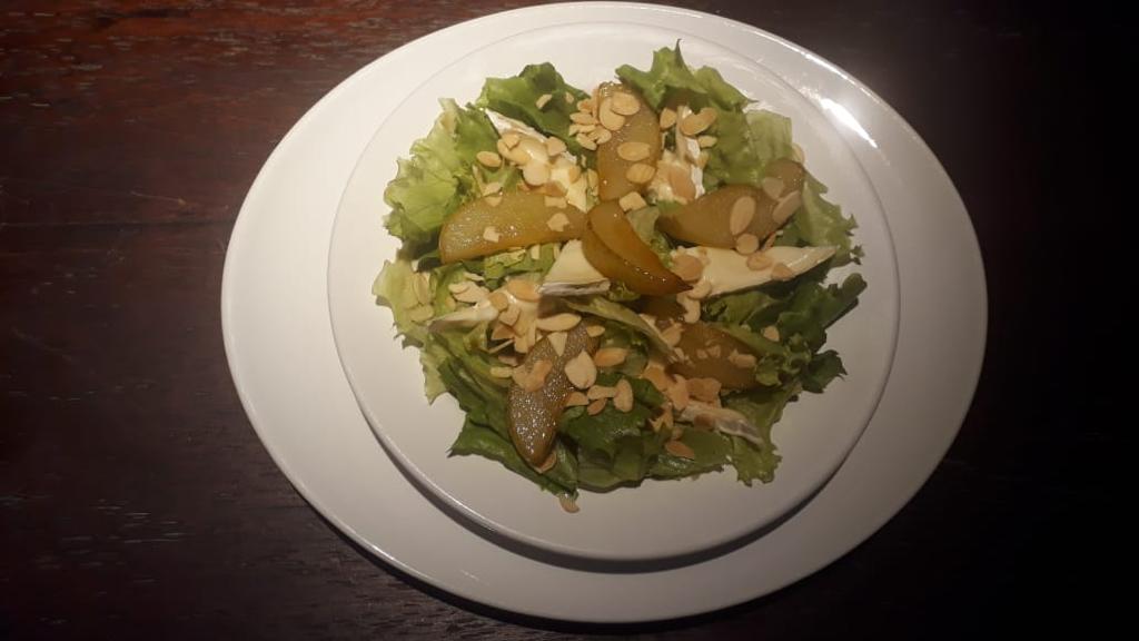 Que tal aprender a fazer uma deliciosa salada ideal pra os dias mais quentes