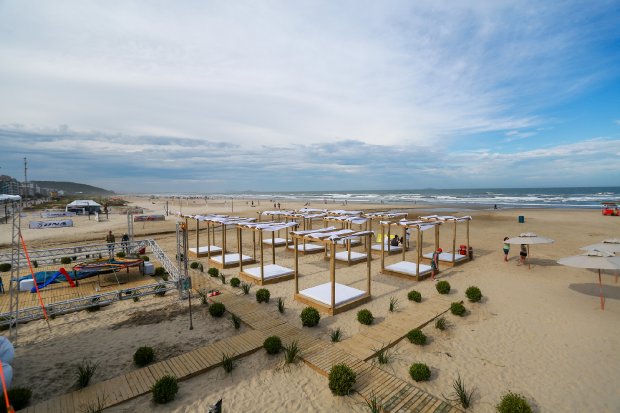 Arenas de Beach Tennis e vôlei movimentam litoral catarinense