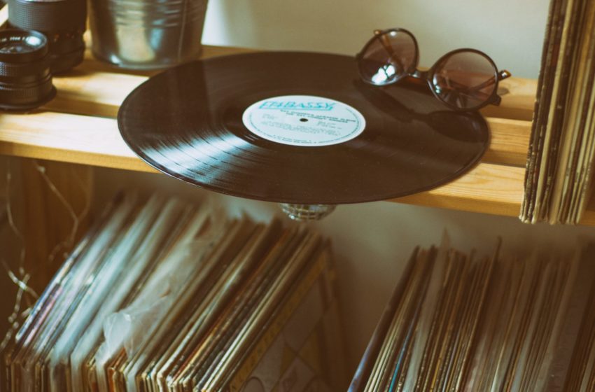  Feira do Vinil com discos clássicos e raros é realizada em SC