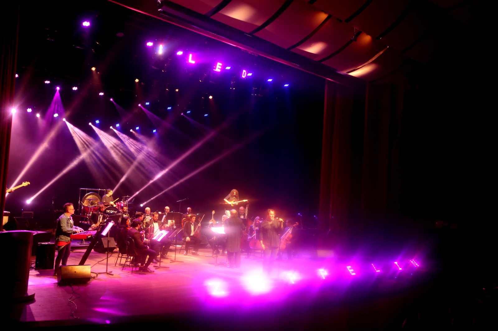 Orquestra Sinfônica de SC homenageia a banda The Beatles em Florianópolis (6)
