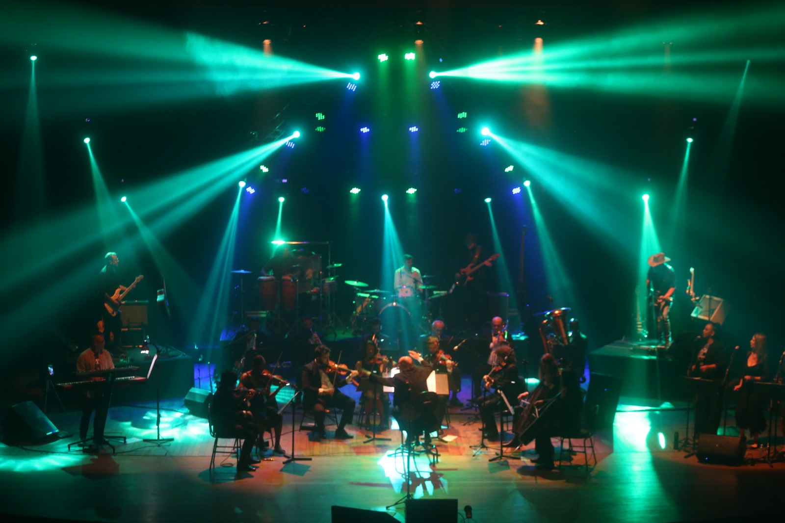 Orquestra Sinfônica de SC homenageia a banda The Beatles em Florianópolis (6)